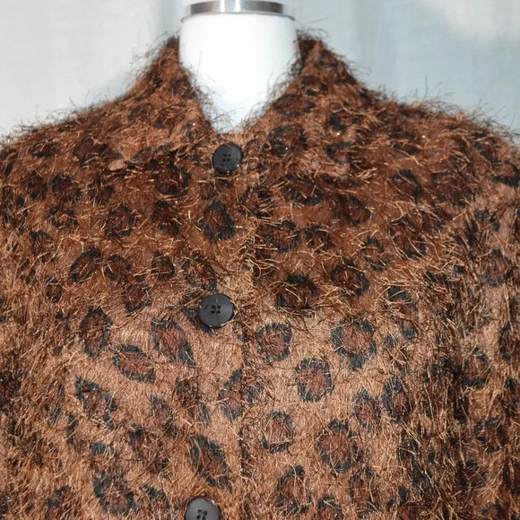 Town & Travel Button Down Top - Picture 2 of 6